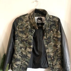 Sugarfly Junior’s XL Camo & Pleather jacket